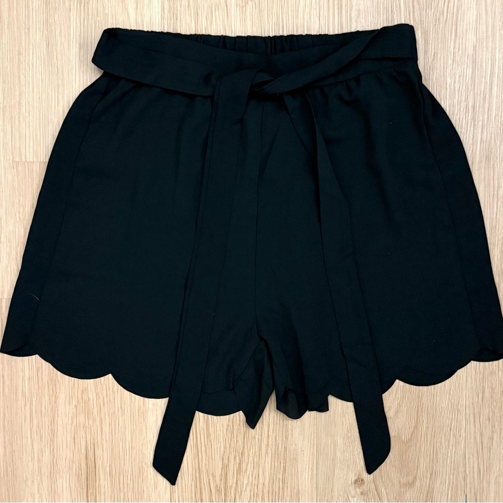 SHEIN Black High Waist Scalloped Shorts